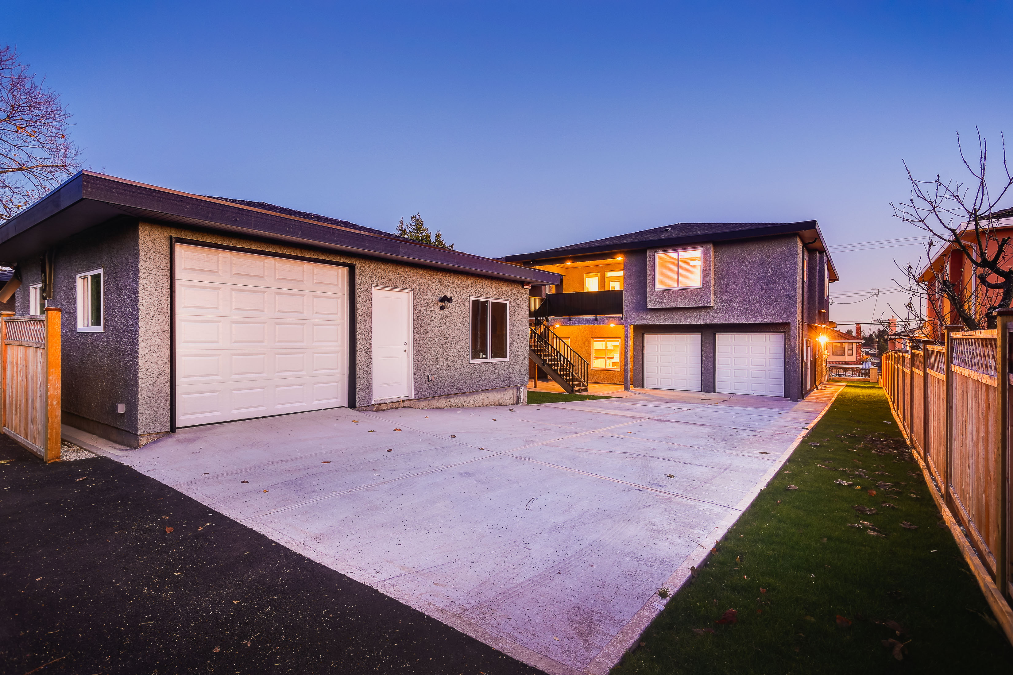 8041 12TH AVENUE, Burnaby East 21