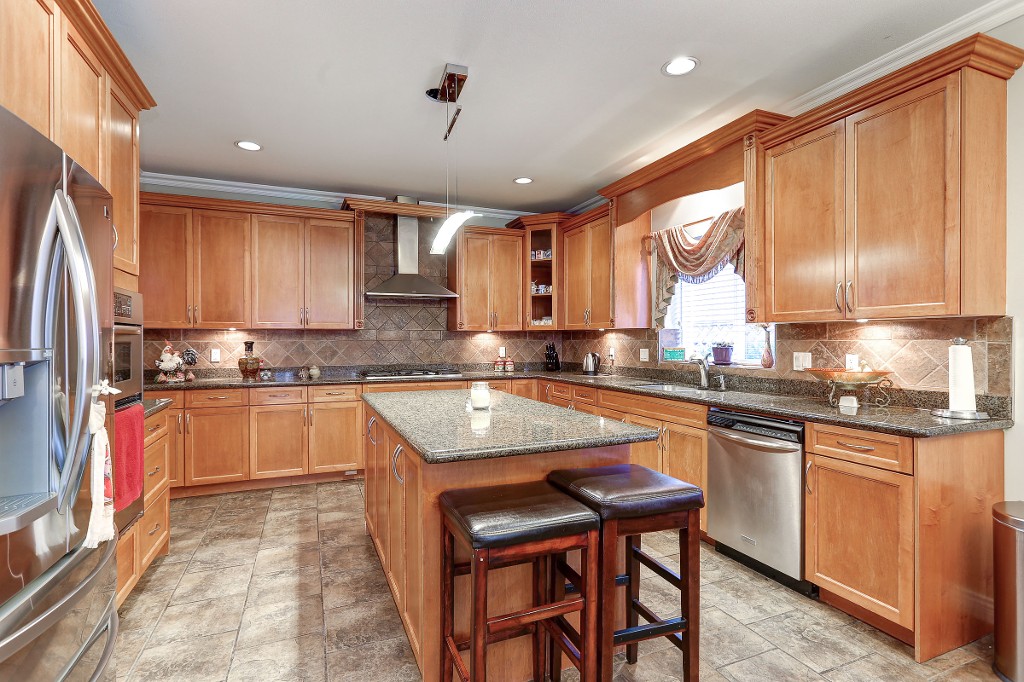 8425 11TH AVENUE BURNABY 11