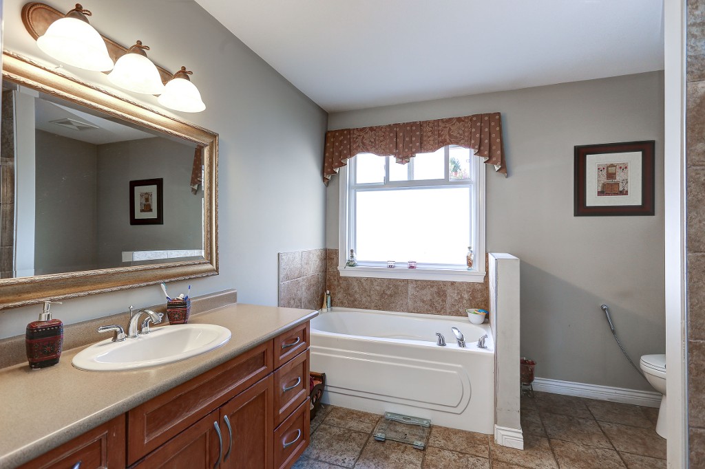 8425 11TH AVENUE BURNABY 8