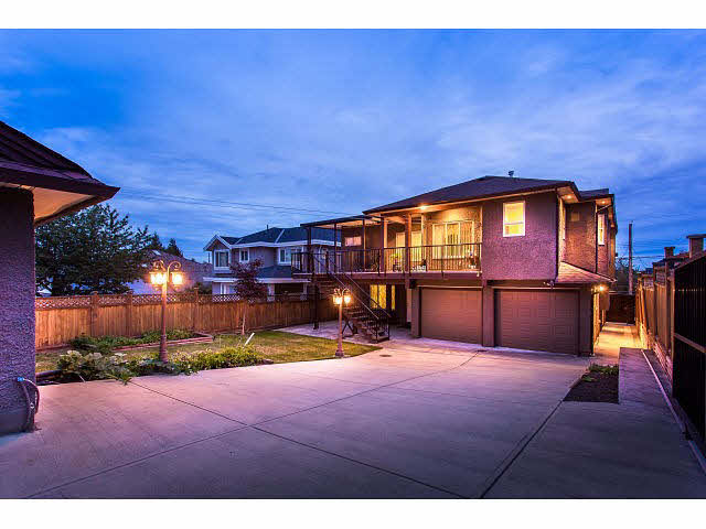 8135 14TH AVENUE BURNABY 4