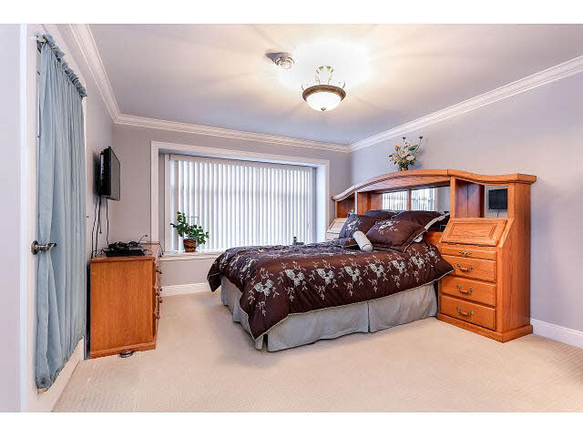 8135 14TH AVENUE BURNABY 16
