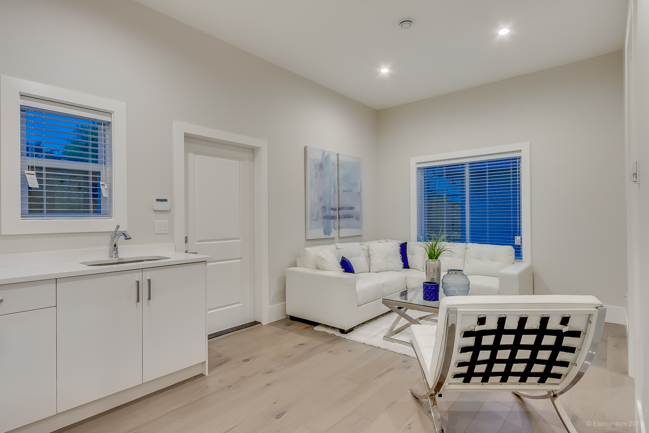 7742 DAVIES STREET BURNABY 16