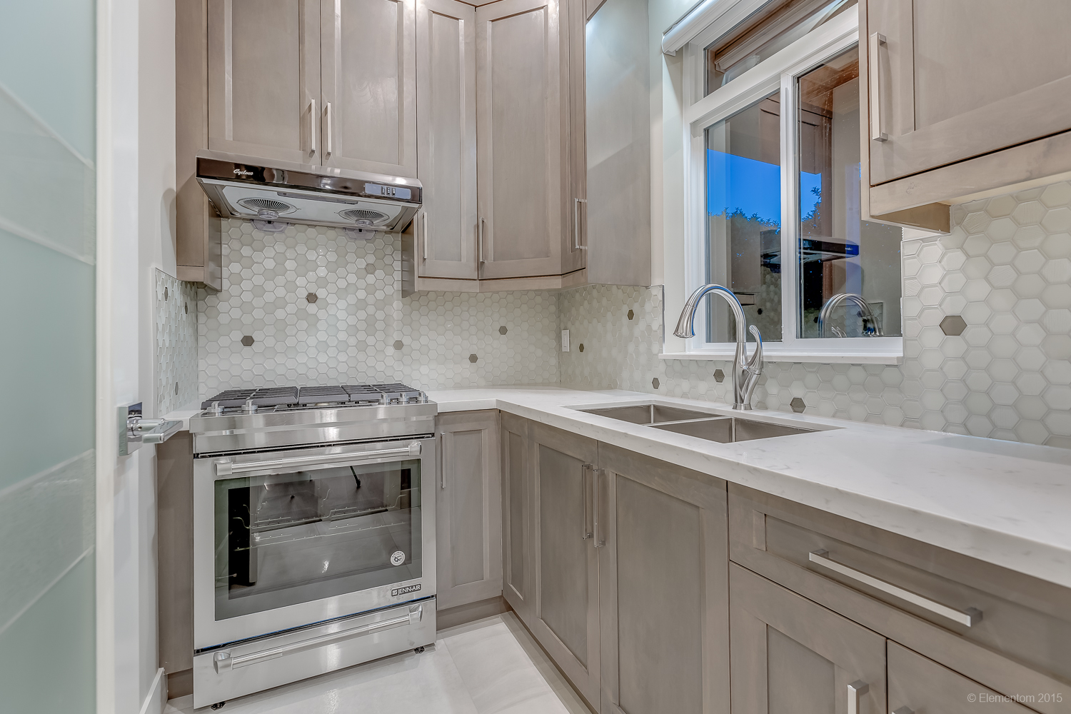 8565 10th Avenue Burnaby 13