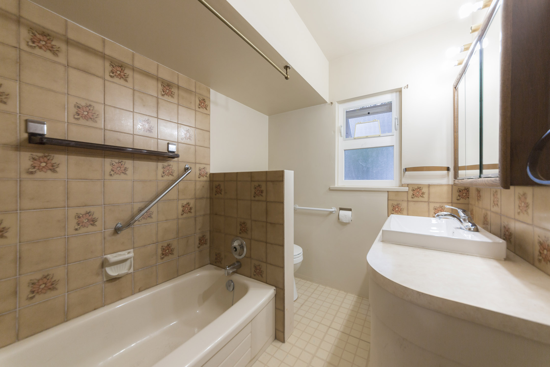 8399 10TH AVENUE, BURNABY 6