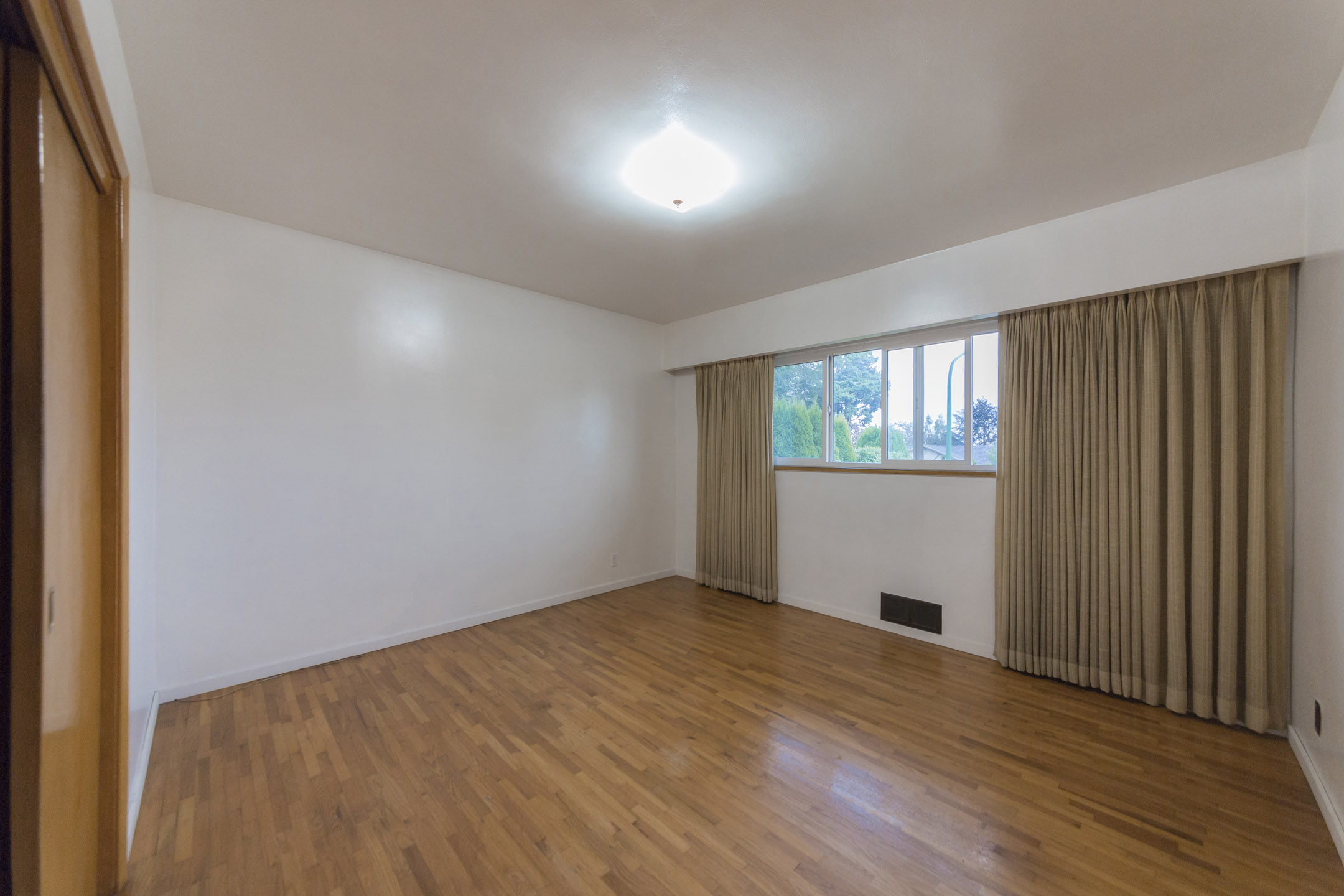 8399 10TH AVENUE, BURNABY 7
