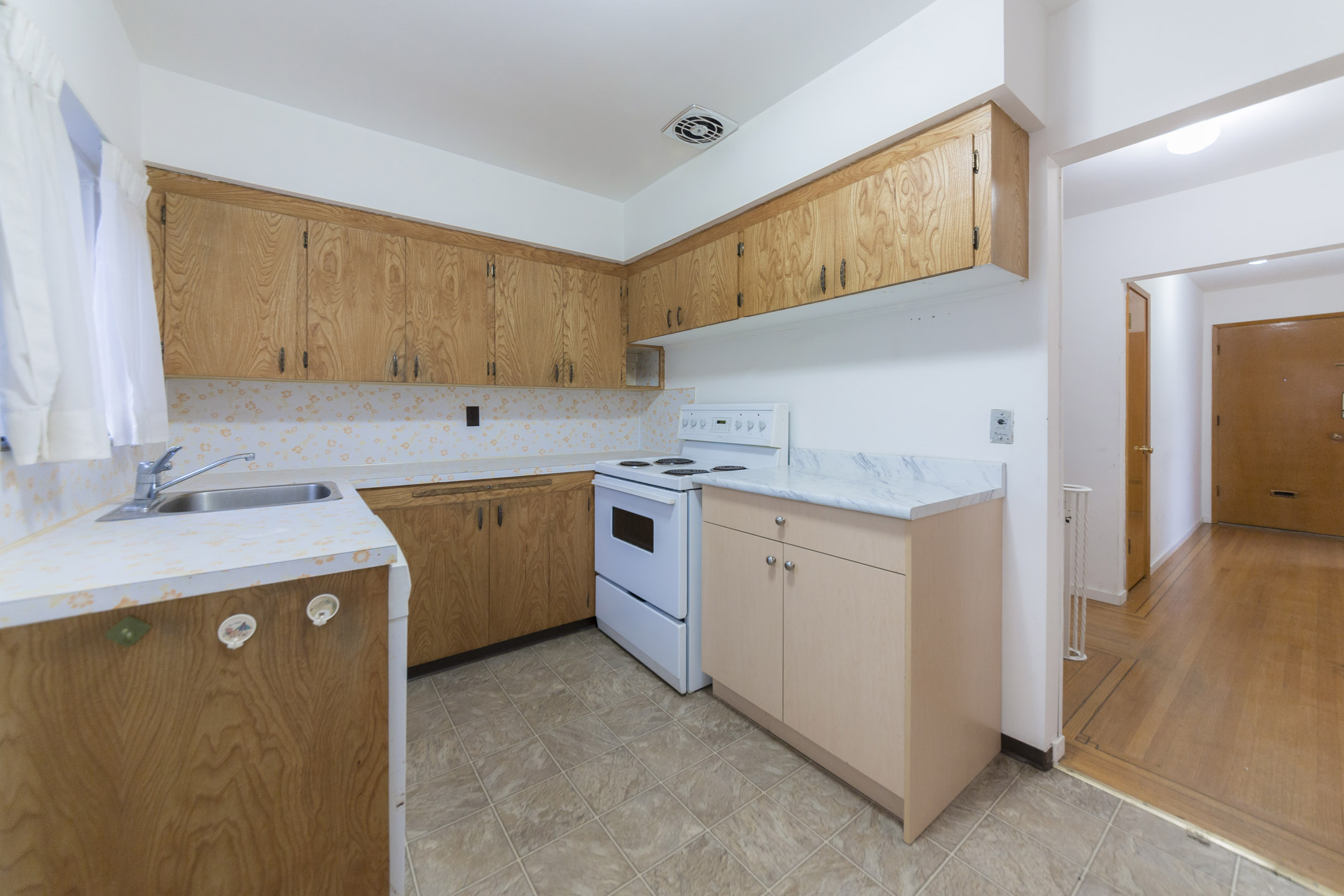 8399 10TH AVENUE, BURNABY 4