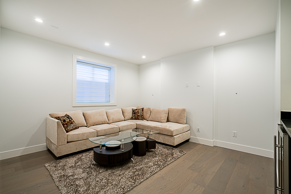 8025 16th Avenue, Burnaby 31