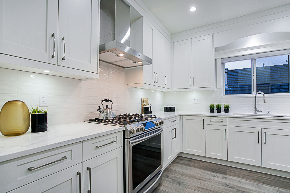 7693 BURGESS STREET, BURNABY 9