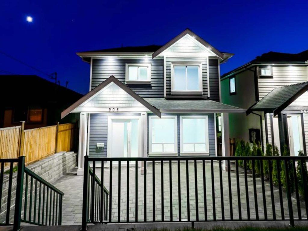 906 Alderson Avenue Coquitlam