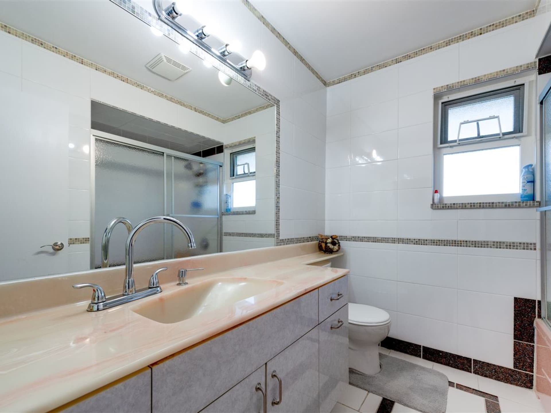 8391 11th Avenue Burnaby 13