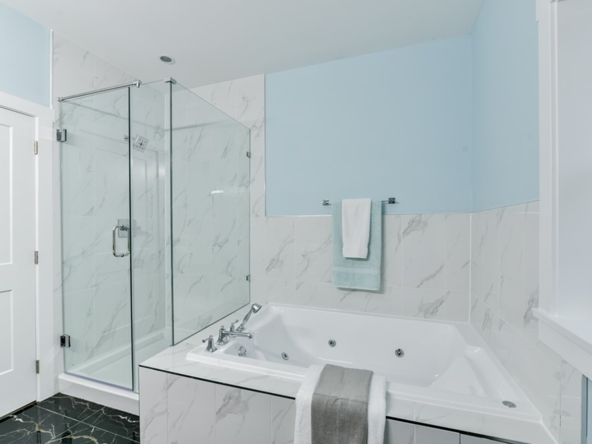906 Alderson Avenue Coquitlam 16