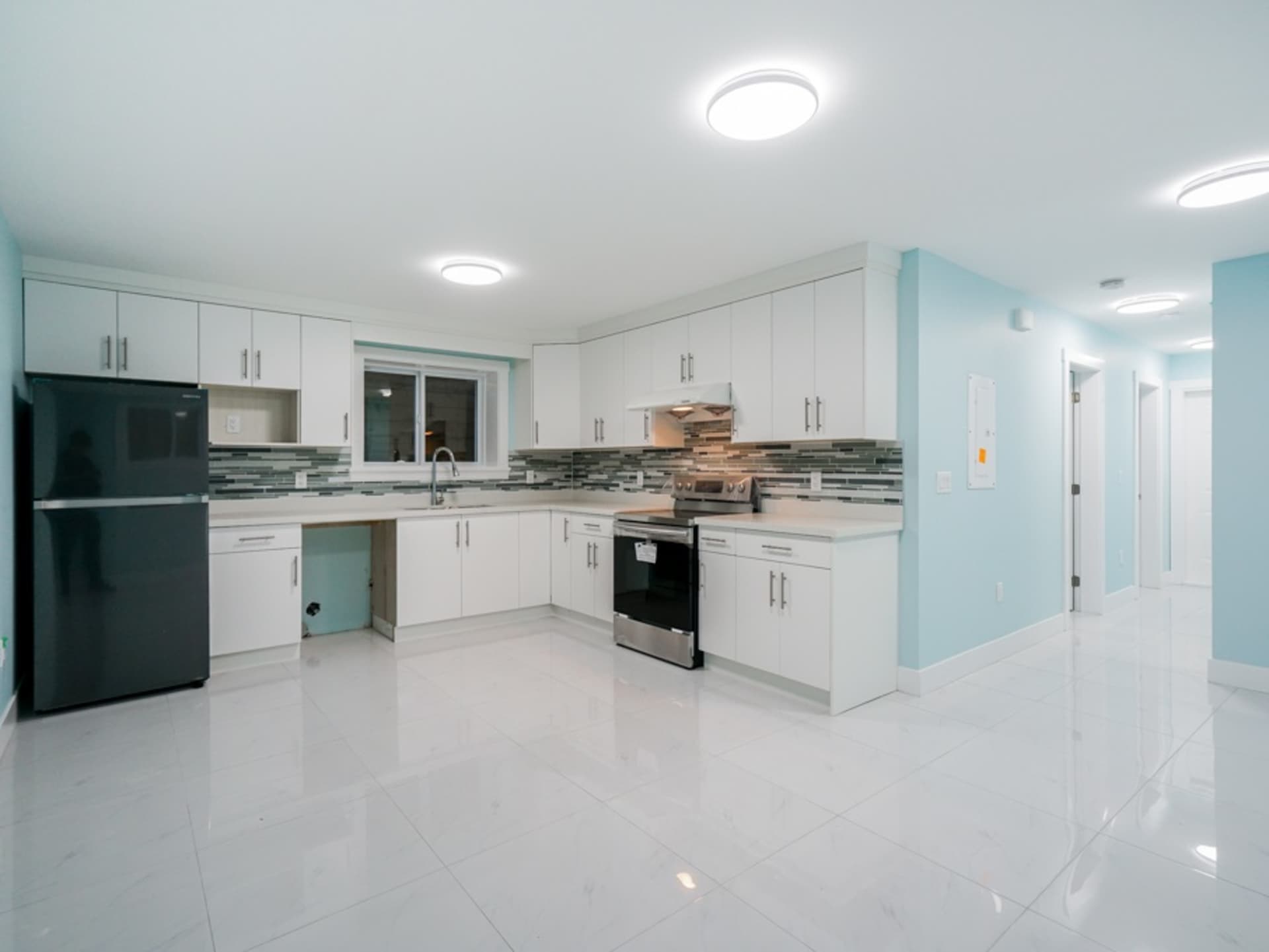 904 Alderson Avenue, Coquitlam 17