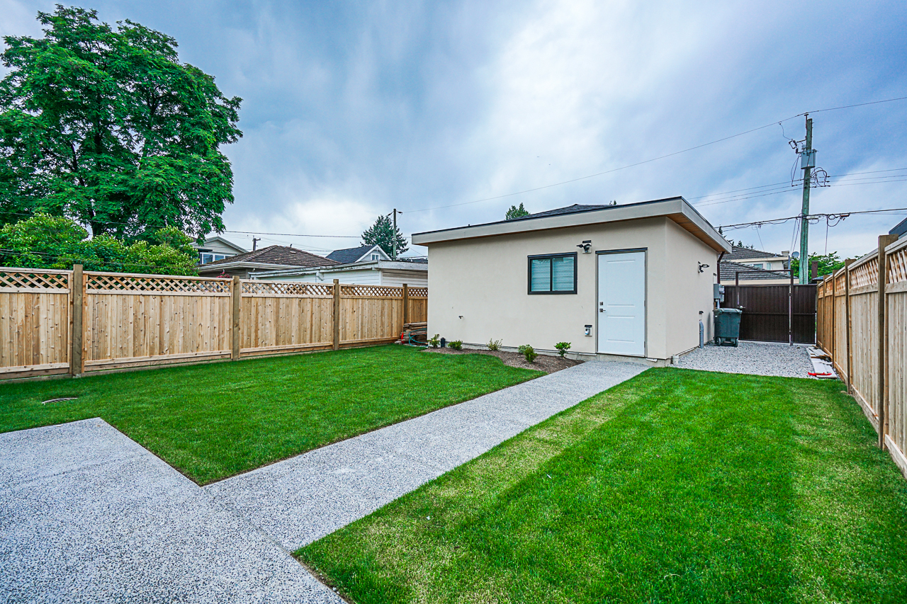 8017 16th Avenue, Burnaby 38