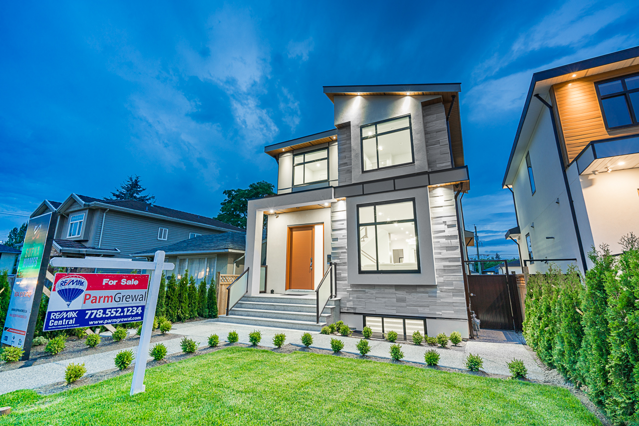 8017 16th Avenue, Burnaby