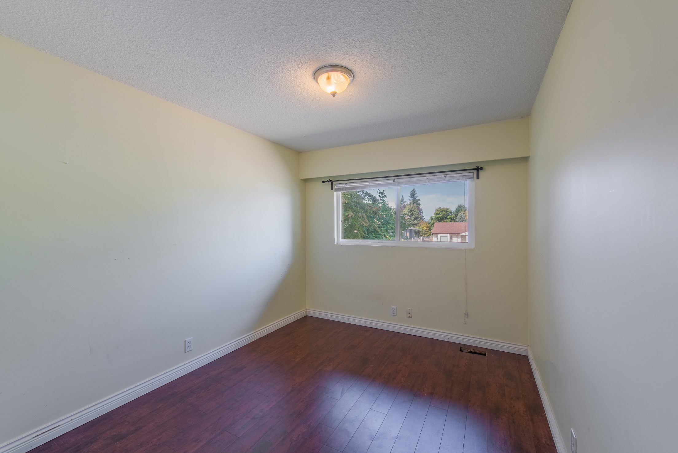 8670 11TH AVENUE, BURNABY 7
