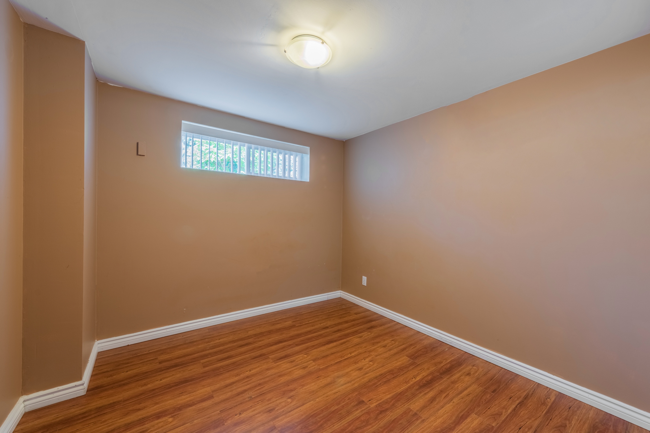 8670 11TH AVENUE, BURNABY 12