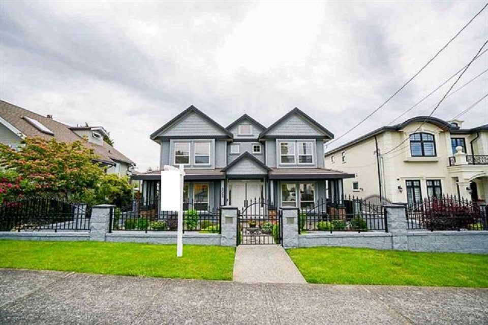 8068 11TH AVENUE Burnaby East