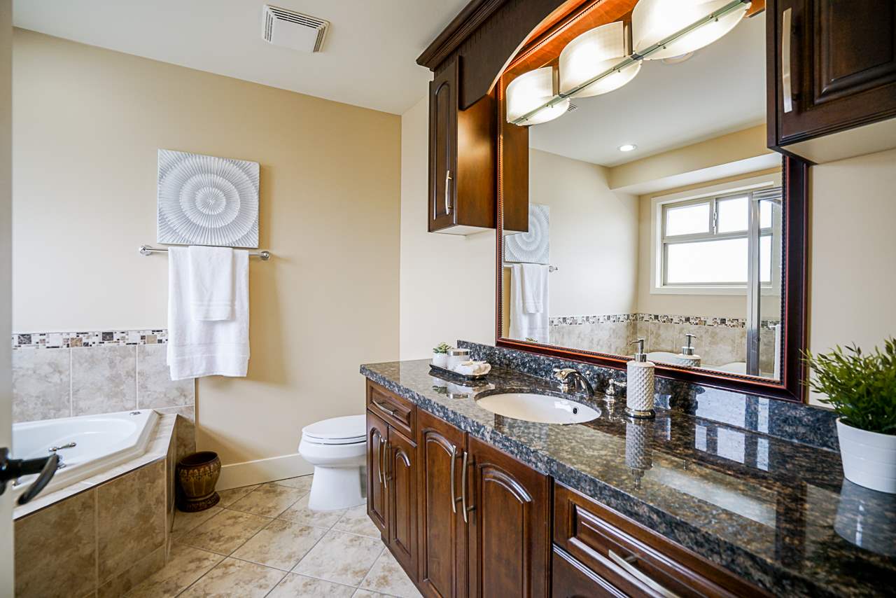 8068 11TH AVENUE Burnaby East 27