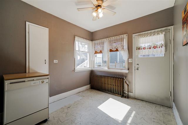 459 Garrett St, New Westminster 13