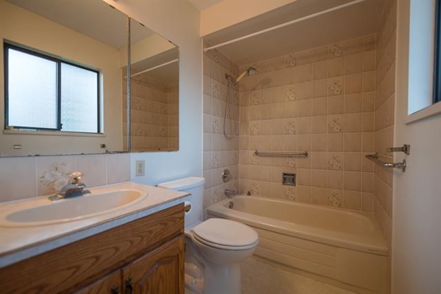 7658 Cumberland St, Burnaby 3
