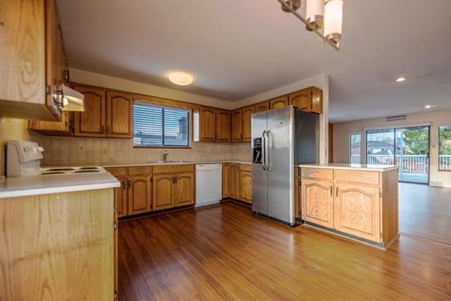 7658 Cumberland St, Burnaby 12