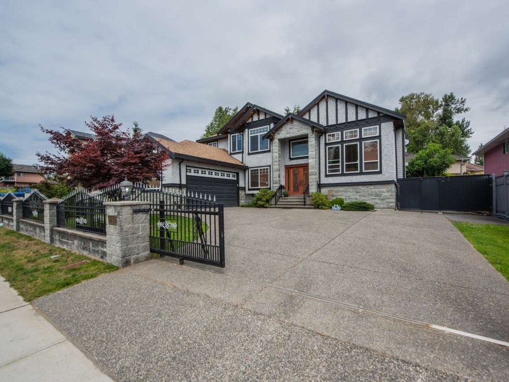 12087 90 Ave, Surrey