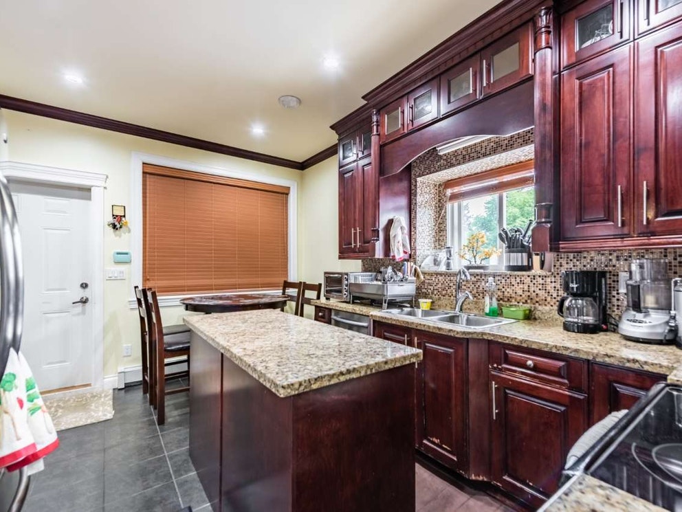 12087 90 Ave, Surrey 8