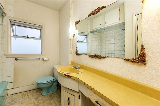 4814 Pender St, Burnaby North 9