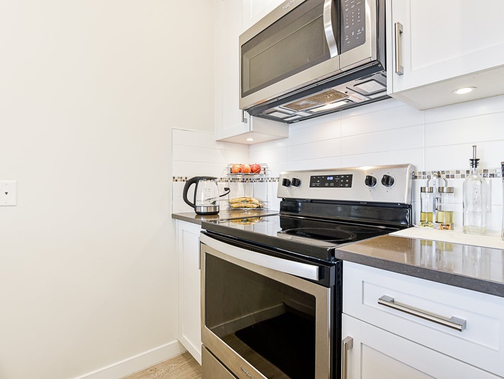 401 7908 15th Avenue, Burnaby East 4