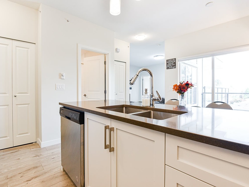 401 7908 15th Avenue, Burnaby East 5