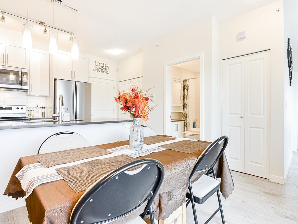 401 7908 15th Avenue, Burnaby East 8