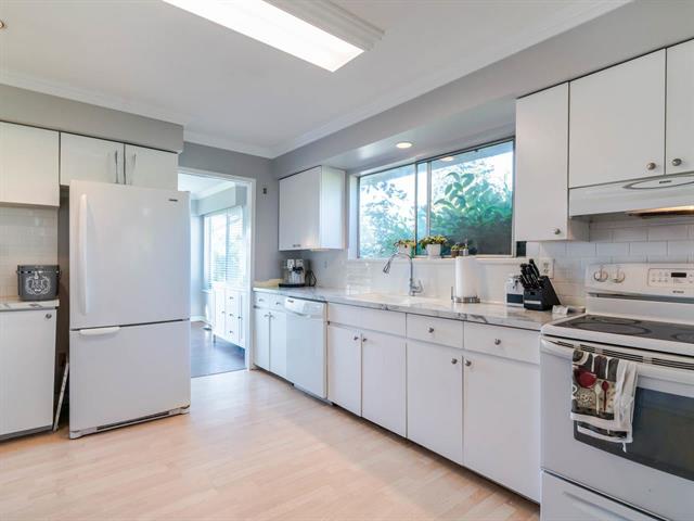 7740 Rosewood St, Burnaby 9