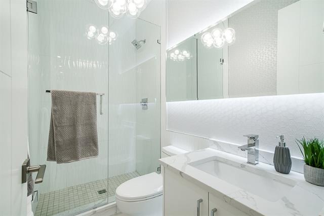 6857 Strathmore Ave, Burnaby 19