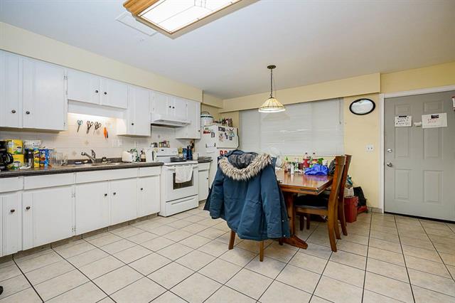 7696 7698 Cumberland St, Burnaby 18