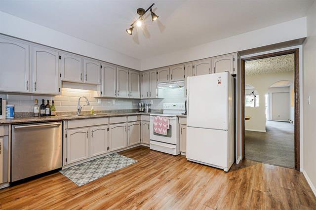 7696 7698 Cumberland St, Burnaby 25