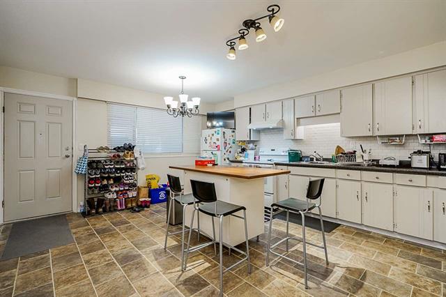 7696 7698 Cumberland St, Burnaby 36