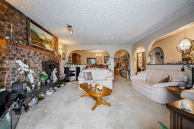 7696 7698 Cumberland St, Burnaby 6