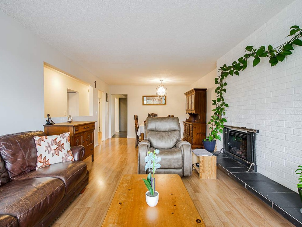7776 7778 4th St, Burnaby 10