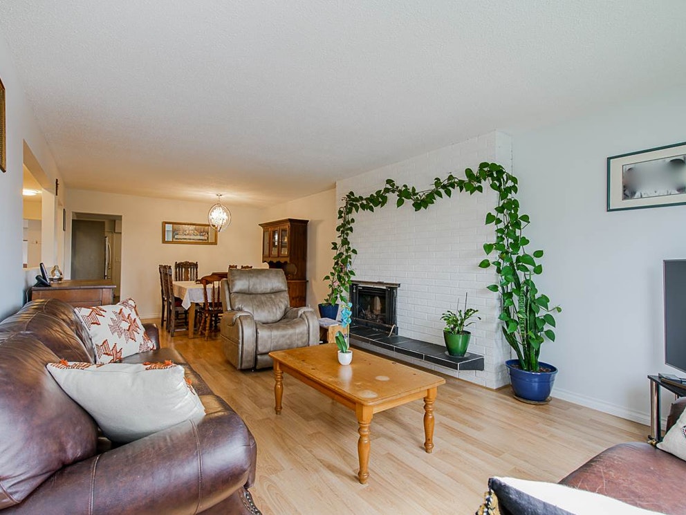 7776 7778 4th St, Burnaby 9