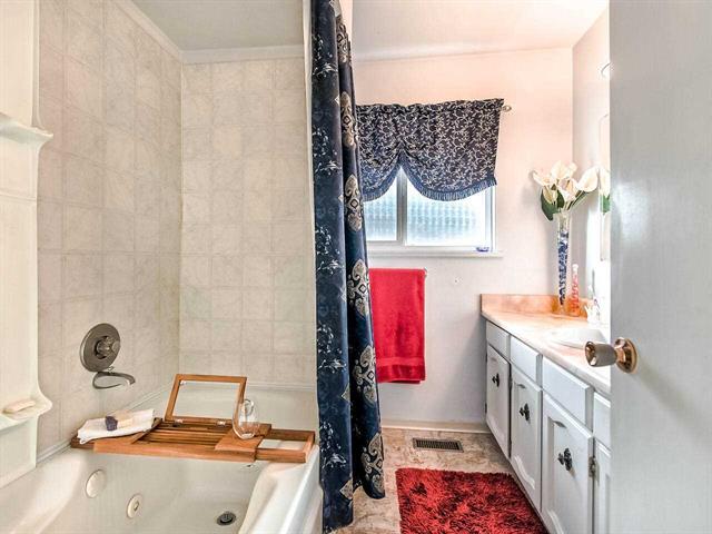 8227 13th Ave, Burnaby 17