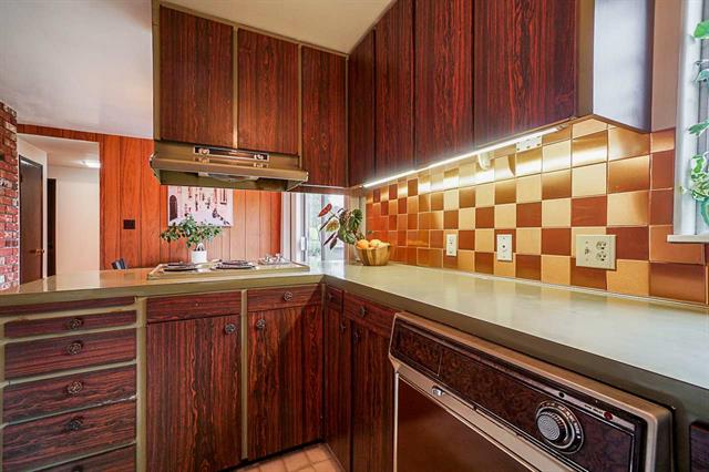 8657 Armstrong Ave, Burnaby East 14