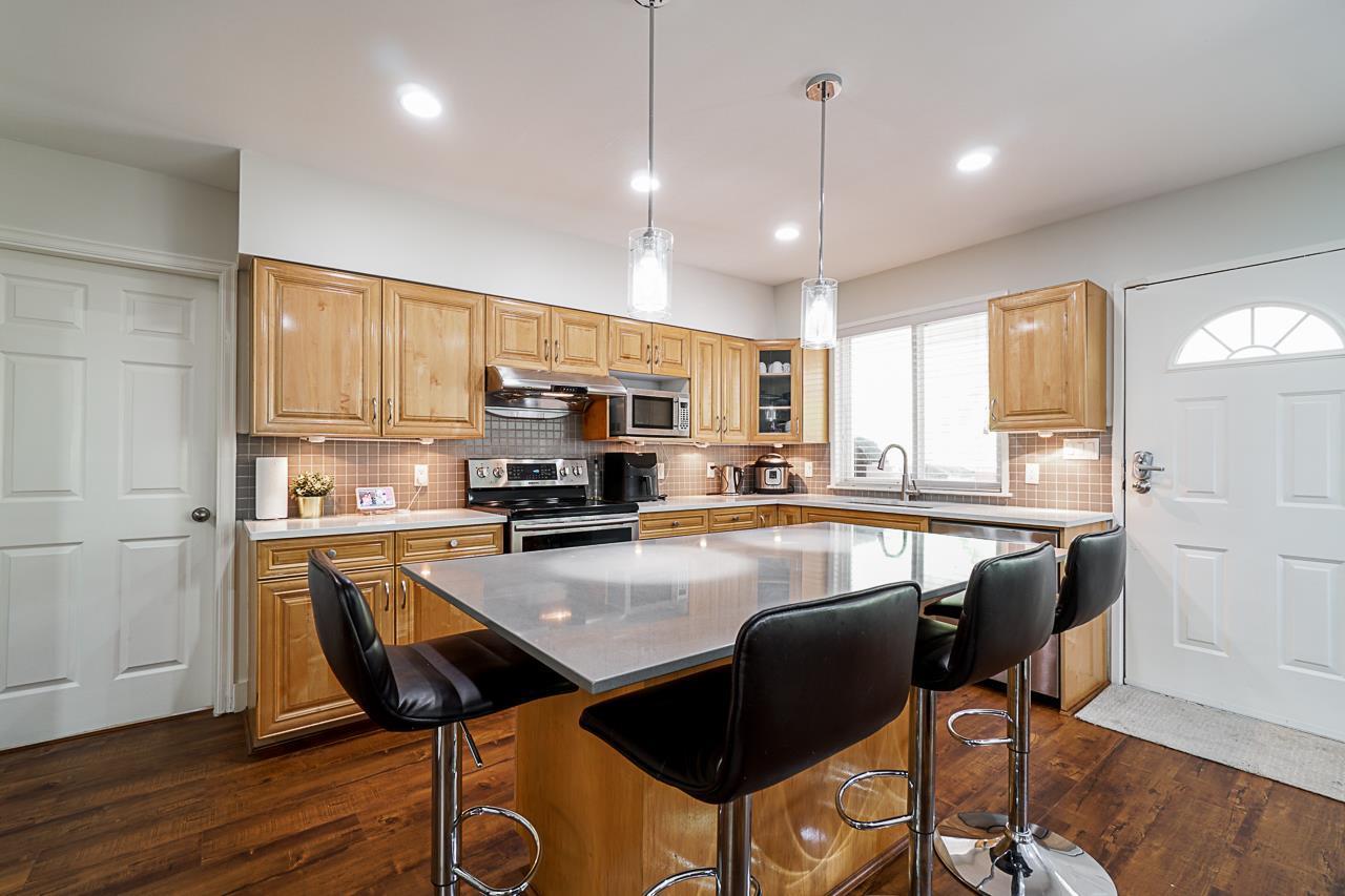 8270 Wedgewood St, Burnaby South 16