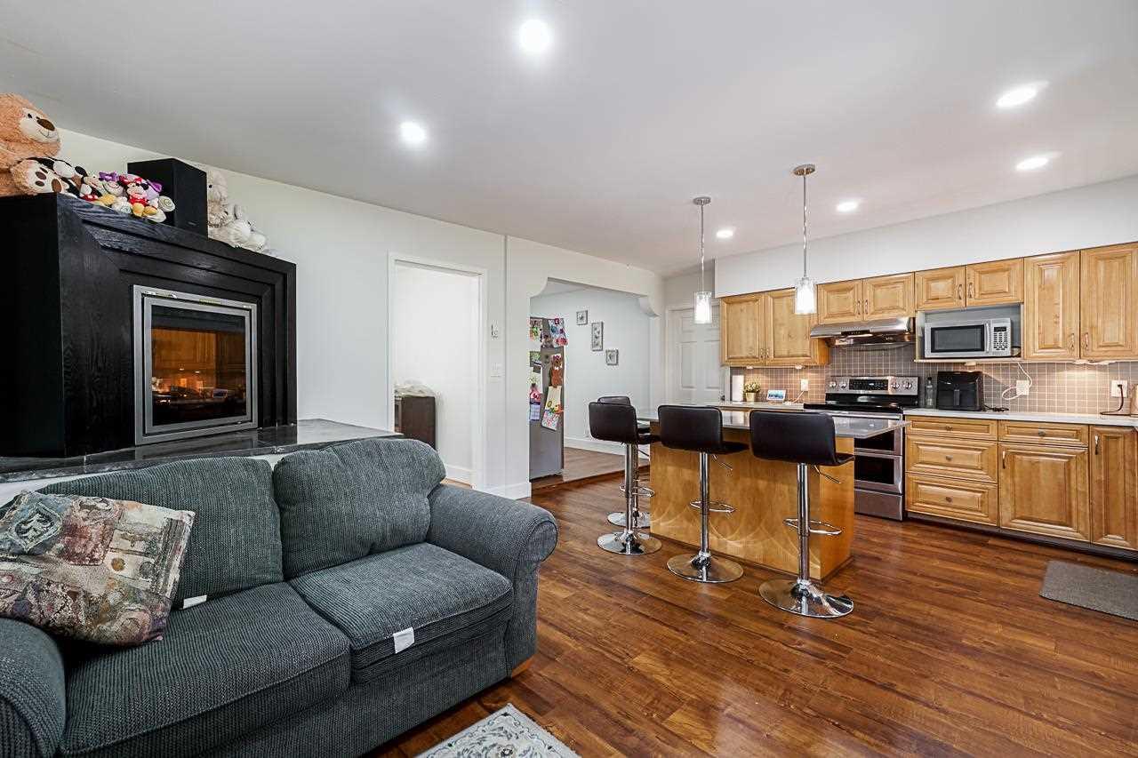 8270 Wedgewood St, Burnaby South 17