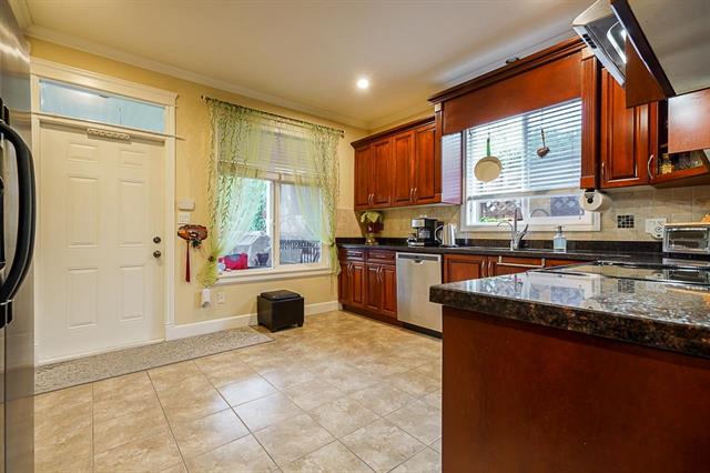 8125 10th Ave, Burnaby East 13