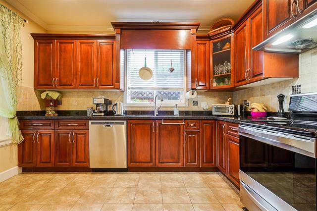 8125 10th Ave, Burnaby East 14