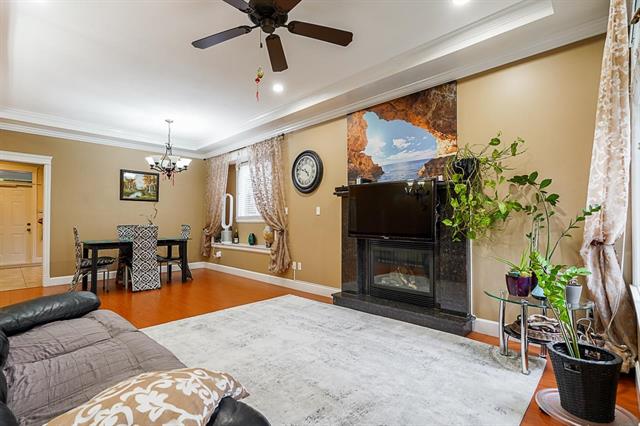 8125 10th Ave, Burnaby East 5