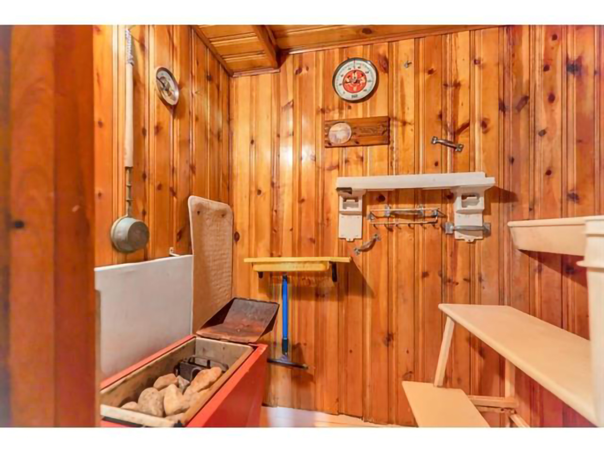 3576 E Pender Street, Vancouver East 15