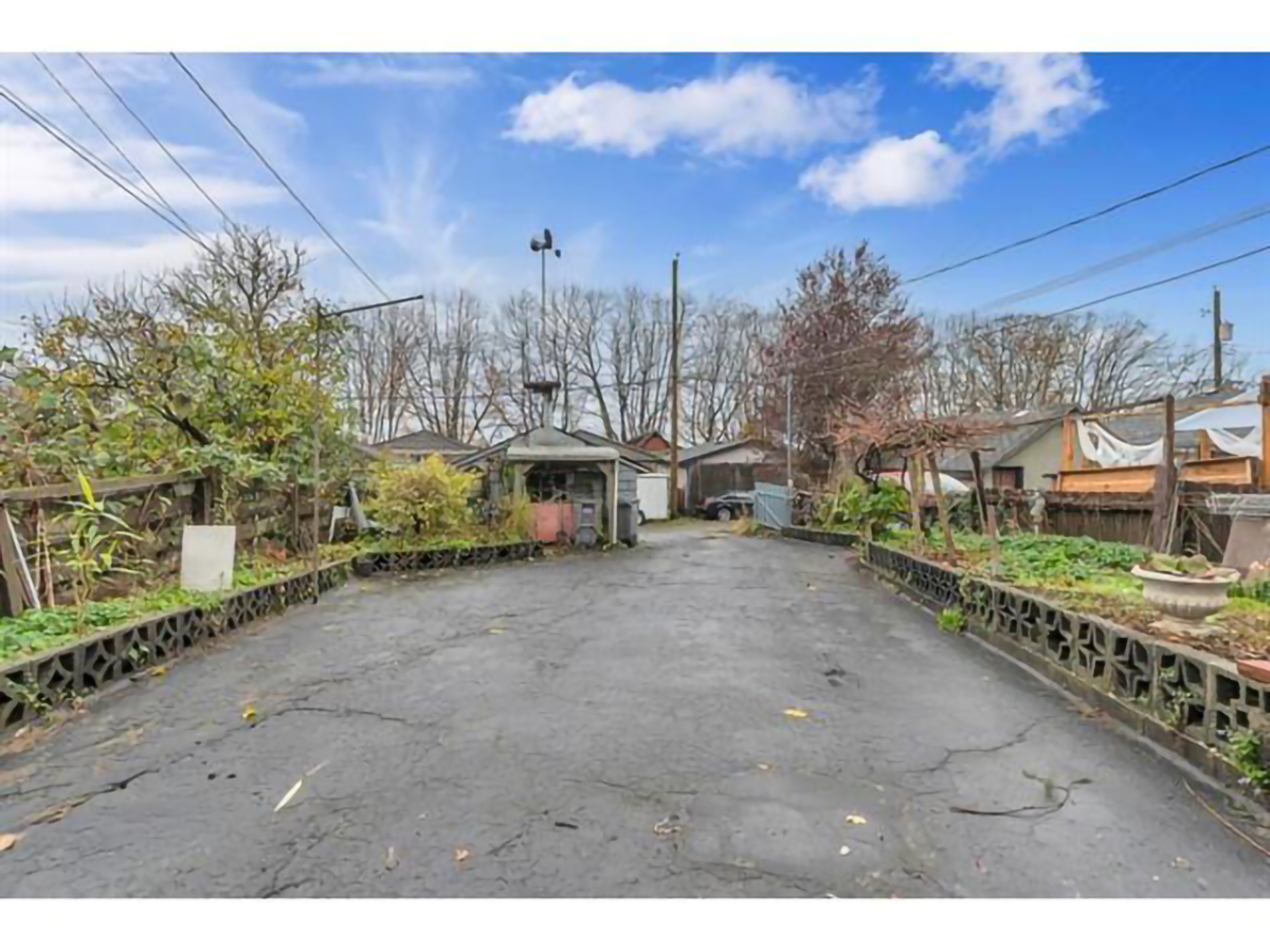 3576 E Pender Street, Vancouver East 20