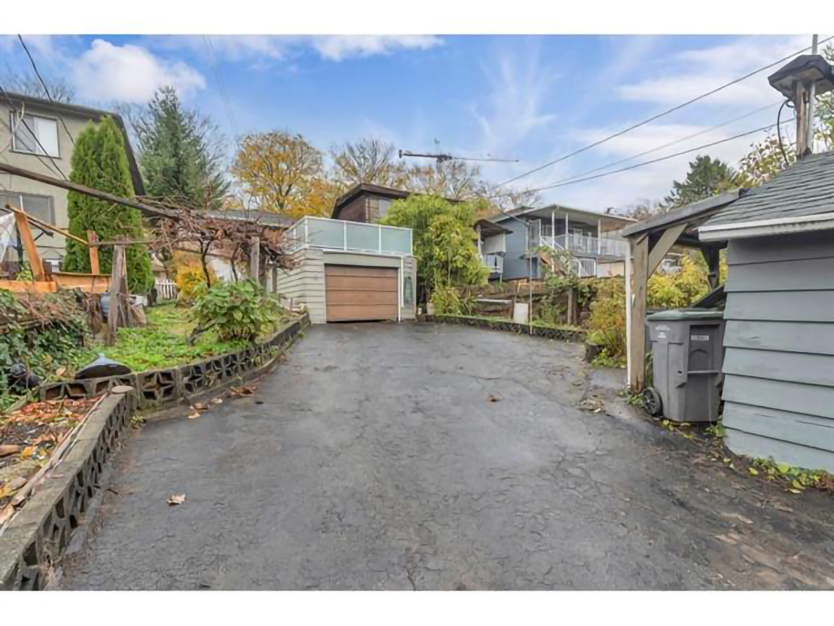 3576 E Pender Street, Vancouver East 25
