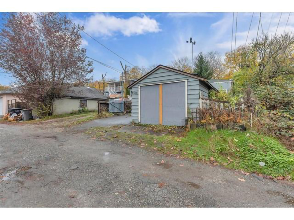 3576 E Pender Street, Vancouver East 27